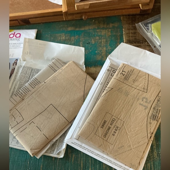 2 Patterns Crafts, Never Cut! McCalls MP440 & Simplicity R11526 - Picture 5 of 5